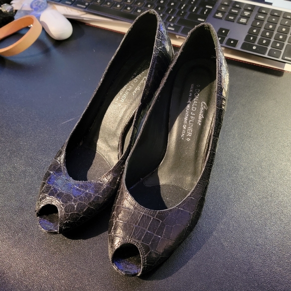 90s vintage Donald J. Pliner black croc leather peep toe pump - Picture 2 of 4